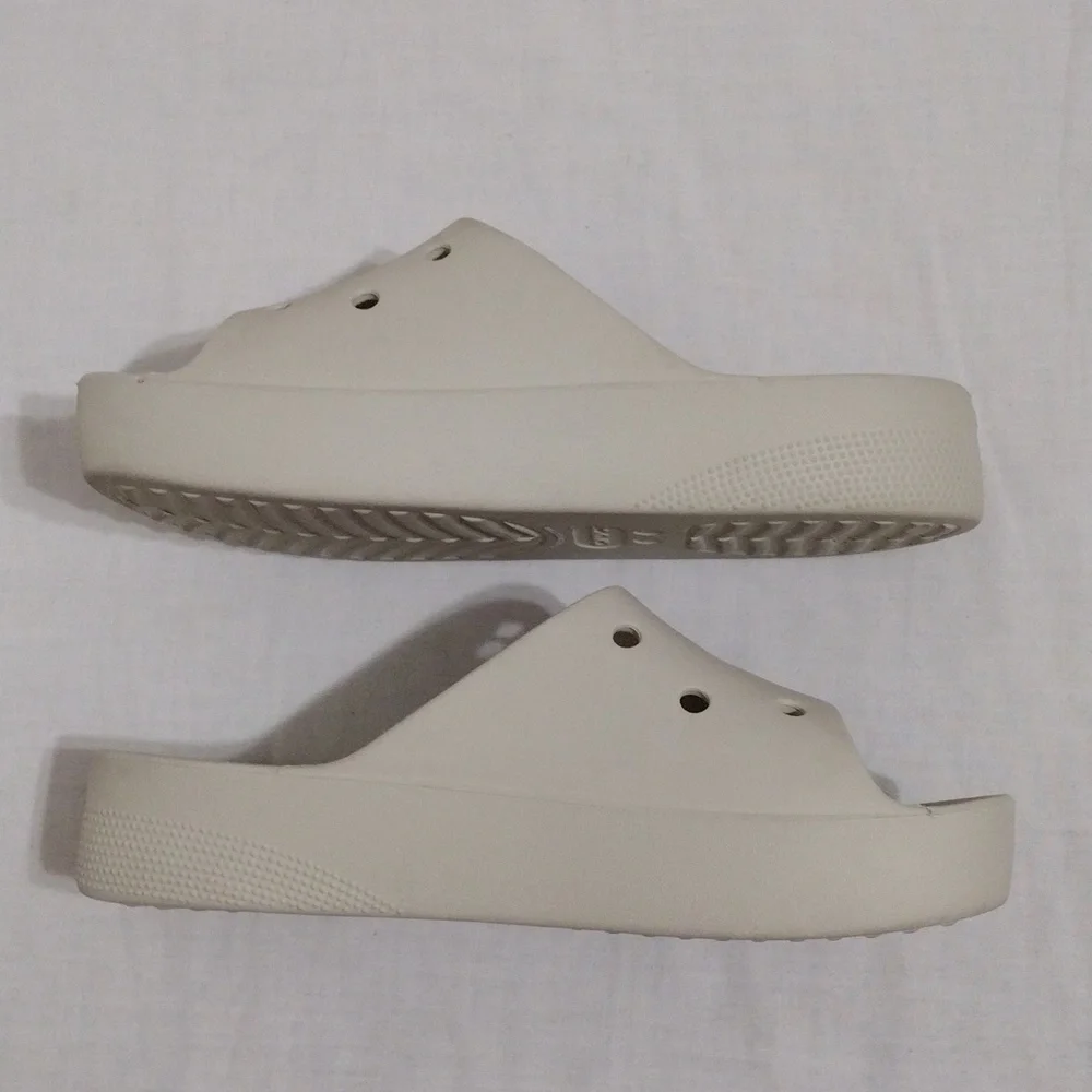 Crocs Classic Platform Slide Sandals Open Toe Lightweight Comfort US 8 Casual